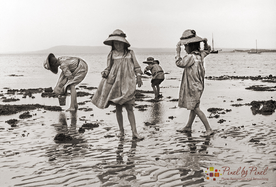 Wardell children on beach at Sorrento restored